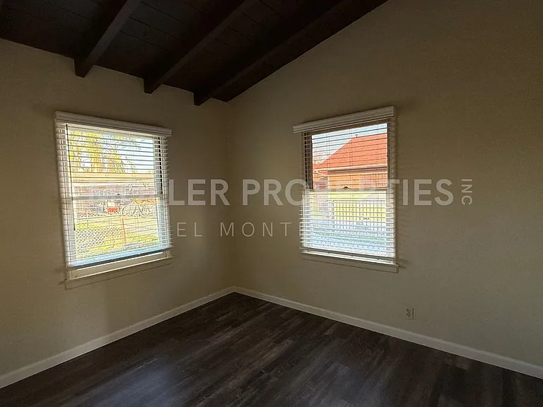 10513 Venita St — Photo 9
