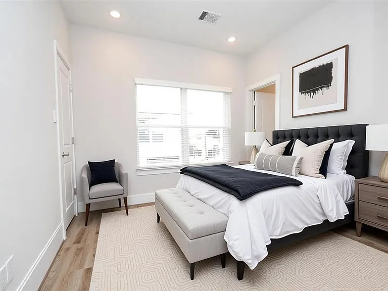 1270 N Post Oak Rd #A — Photo 32