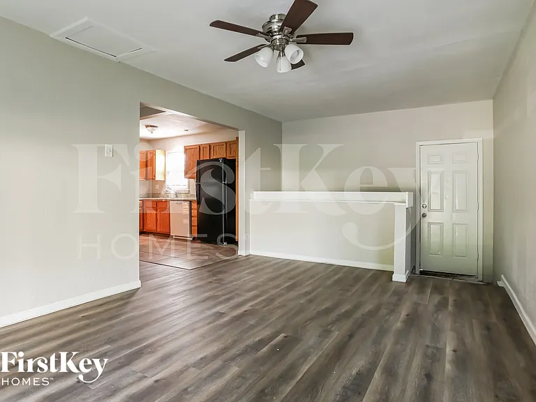 6004 Farley Ave — Photo 5