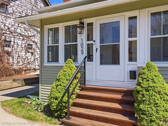 4th image of 1029 Longfellow Ave