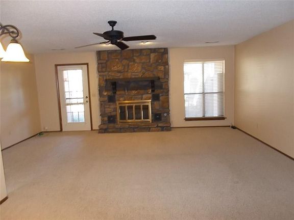 3rd image of 1015 W Linden St