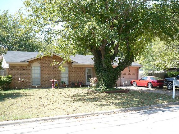 2nd image of 1800 Lachelle Ln