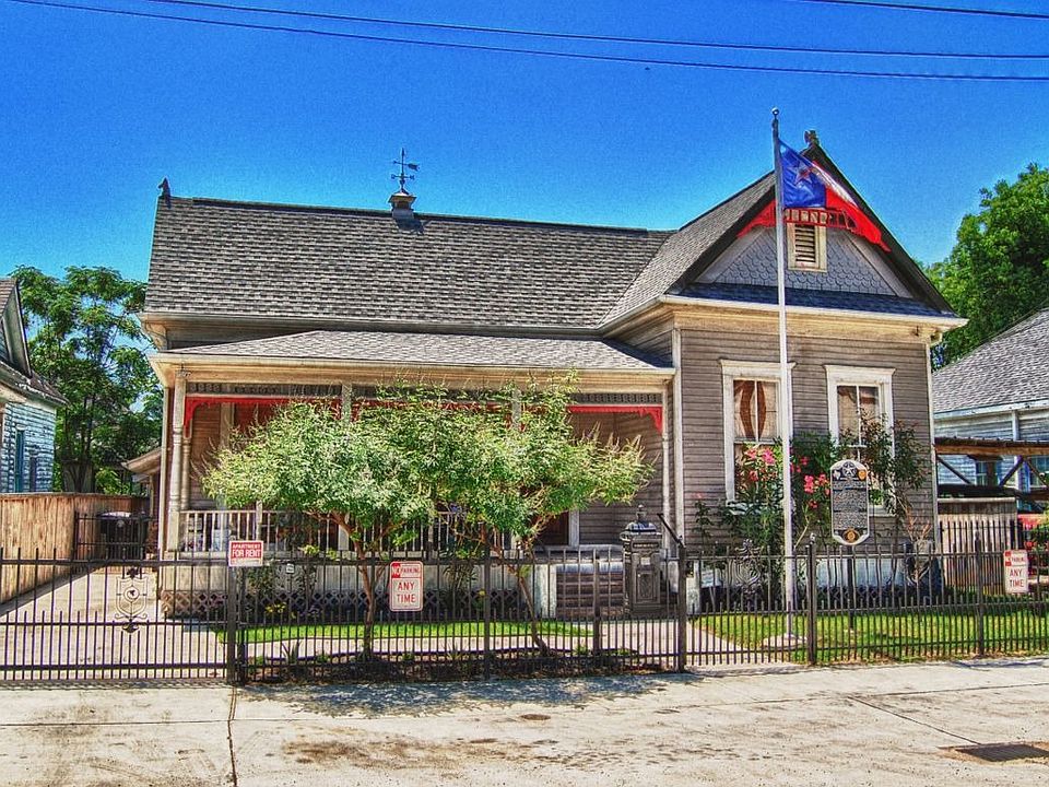 Main home. Apartment is towards back left.