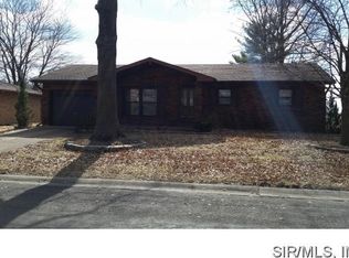 140 Lexington Dr, Millstadt, IL