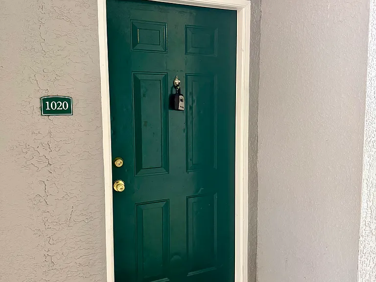 18001 Richmond Place Dr #1020 — Photo 11