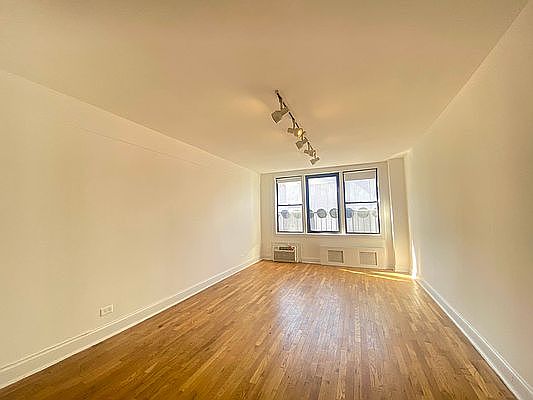 1st image of 205 W 13th St #6V