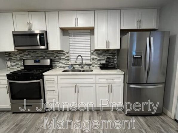 320 W Whittier Ave