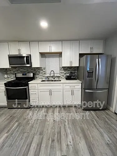 320 W Whittier Ave Photo 1