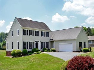 207 Sugar Hollow Rd, Hendersonville, NC 28739