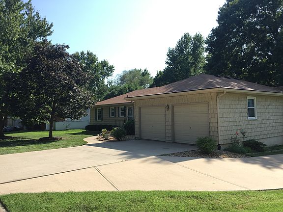 Attached 2 car garage