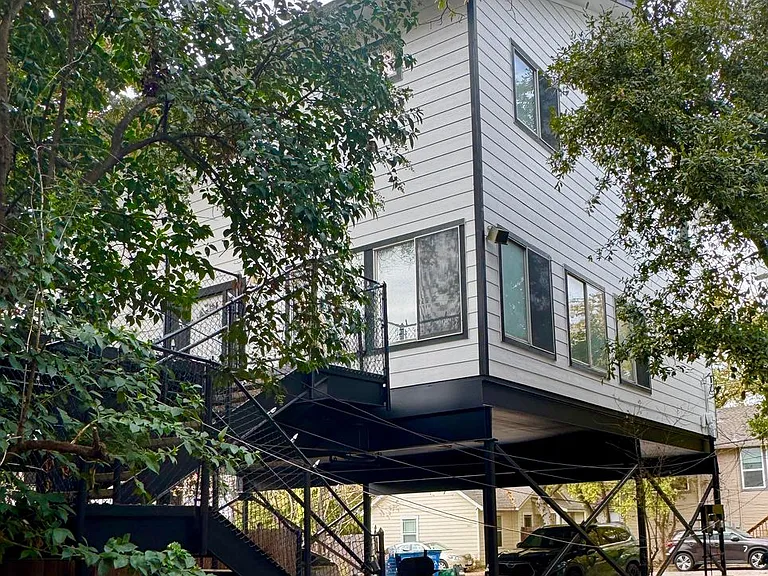 3410 Speedway #B — Photo 25