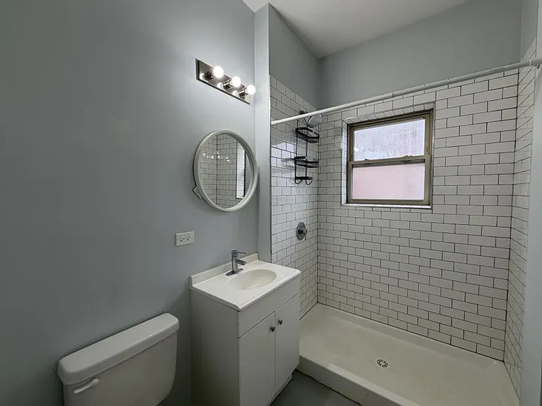 4700 N Racine Ave — Photo 9