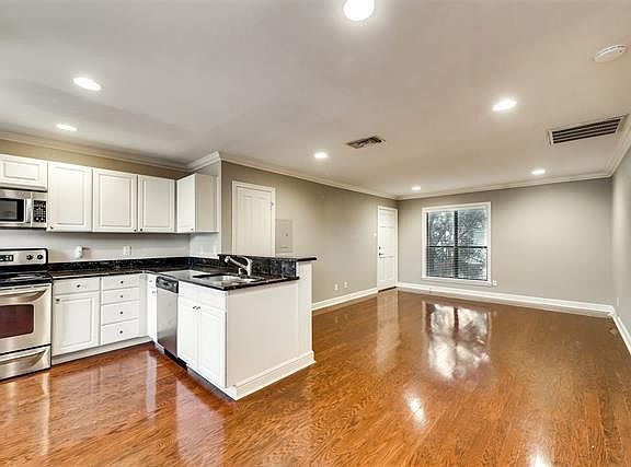 3rd image of 10372 NW 39th Pl