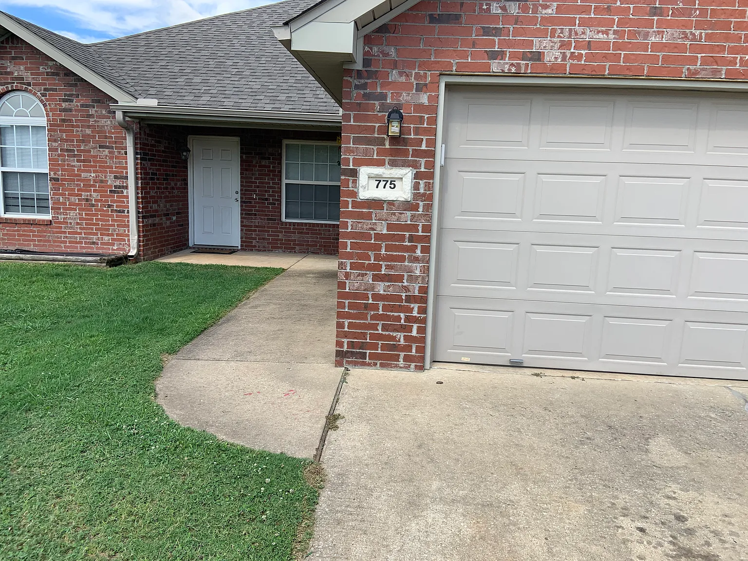 3 bed, 1400 sqft, $1,595 — Photo 1