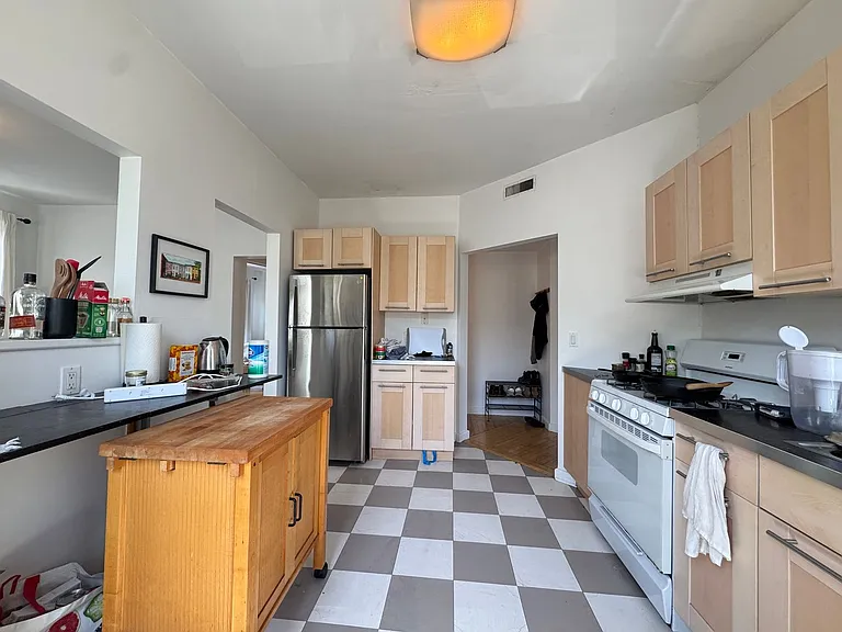 940 State St #2 — Photo 10