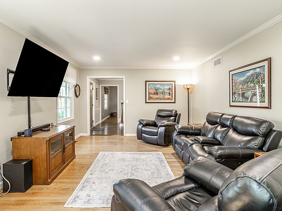 3rd image of 7227 Lesley Ave