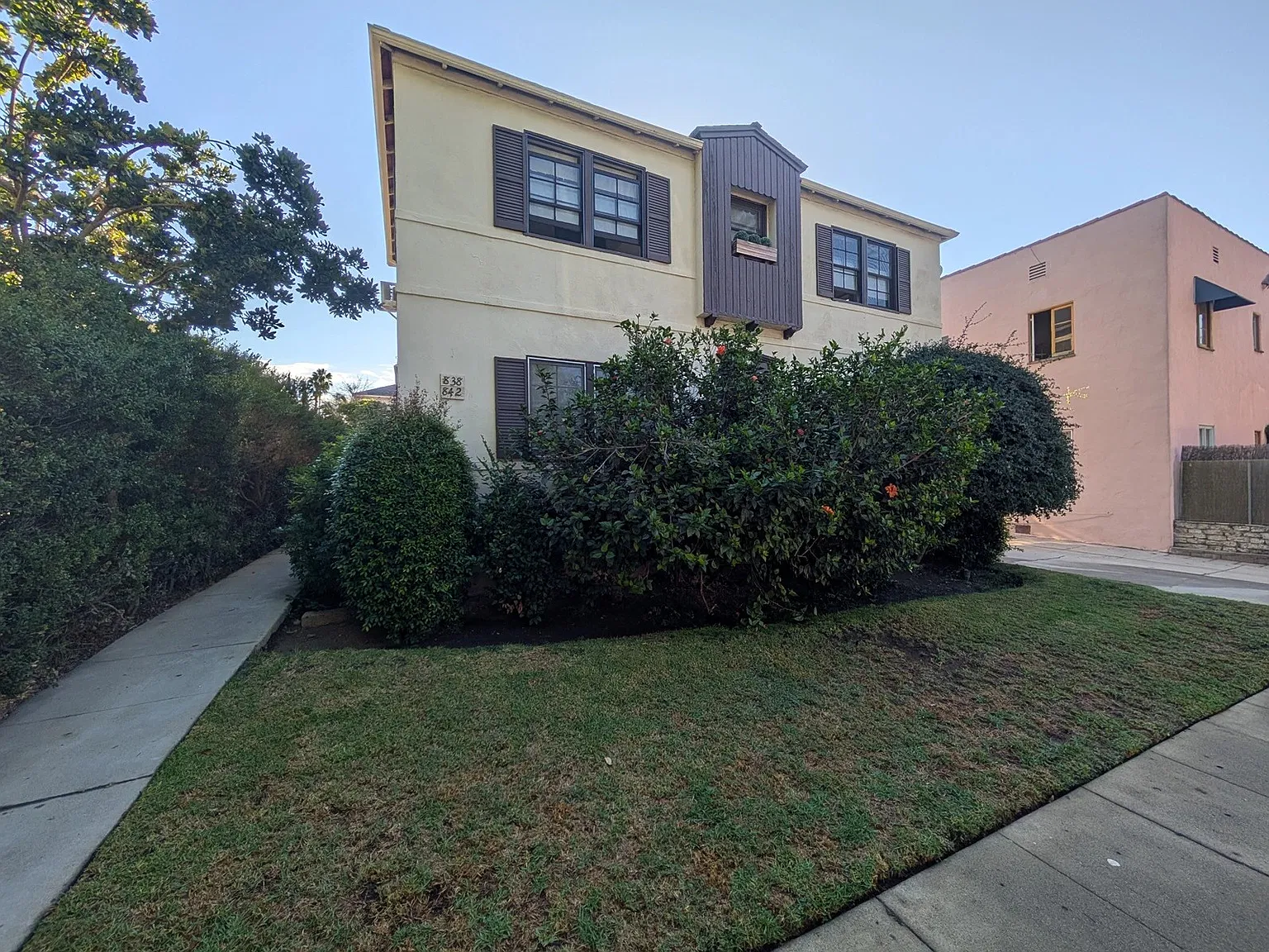 838 N Sweetzer Ave — Photo 3
