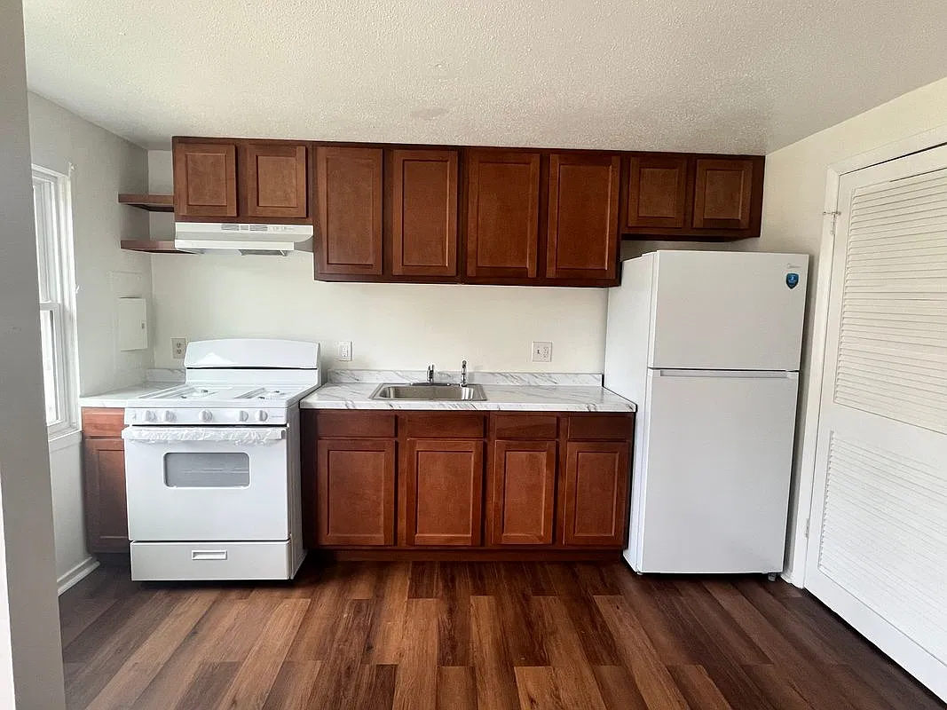 2 bed, 1.0 bath, 815 sqft, $1,950 — Photo 3