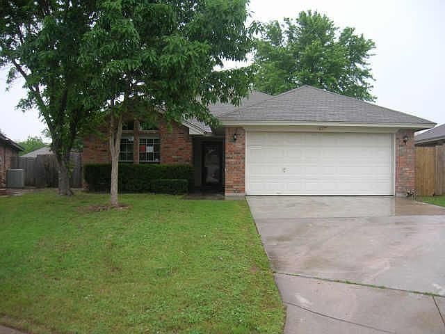 1st image of 517 Oak Hollow Ct
