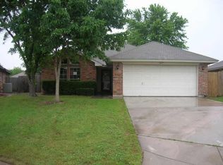 517 Oak Hollow Ct, Crowley, TX 76036