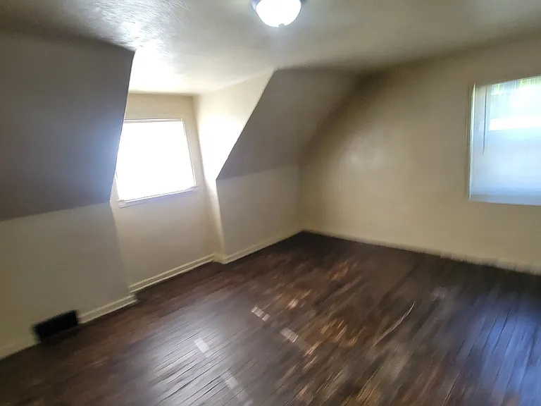 2862 S Taft Ave — Photo 2