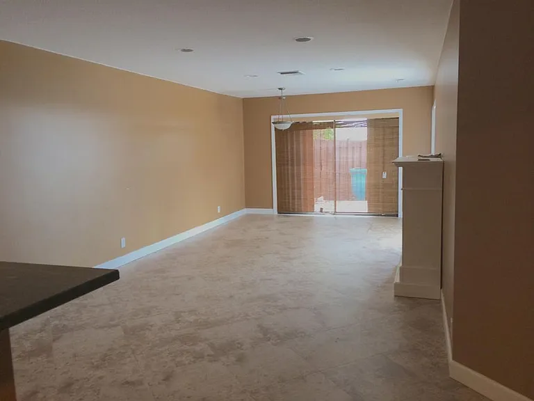 2080 SW 24th Cir — Photo 3