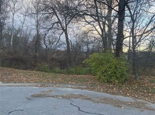 2200 N Woodsbury Rd, Independence, MO 64058