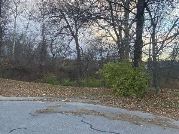 2200 N Woodsbury Rd, Independence, MO 64058