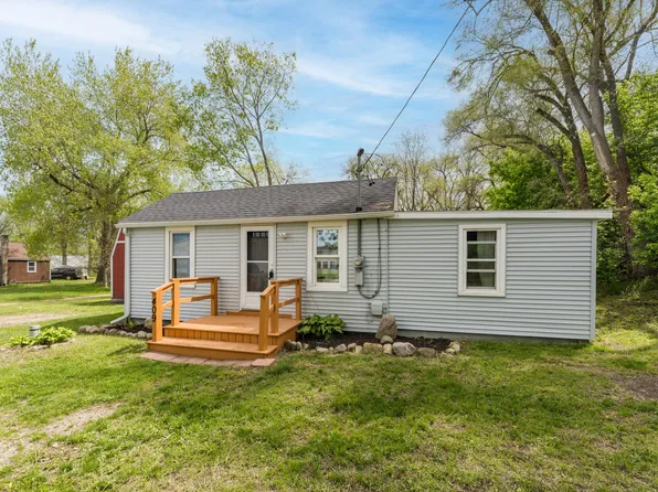409 River Rd, Plainwell, MI 49080
