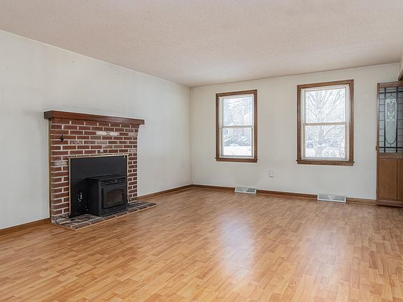 4th image of 5 Chapel Hill Drive