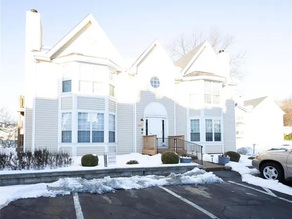 1524 Whispering Creek Dr APT B, Ballwin, MO 63021