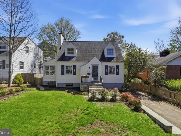 5104 26th St N, Arlington, VA 22207