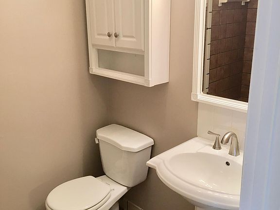 Upstairs full bathroom sits between both bedrooms