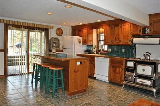 3rd image of 67 Folly Hill Ln