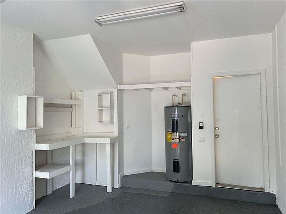 3rd image of 3271 Laurel Ridge Cir