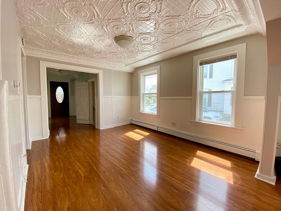 Dining room/living room