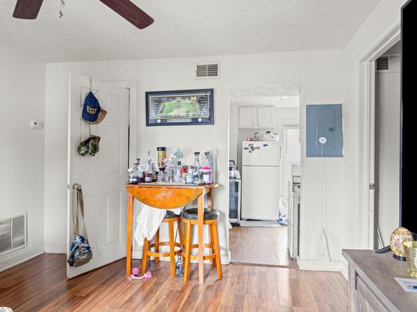 lexington-kentucky-446756855 picture