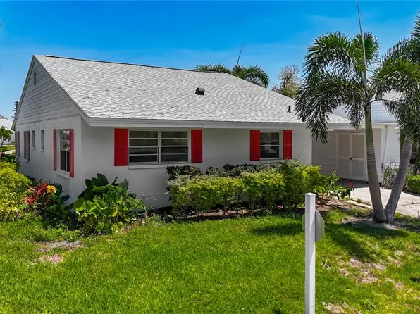 4523 Independence Dr, Bradenton, FL 34210