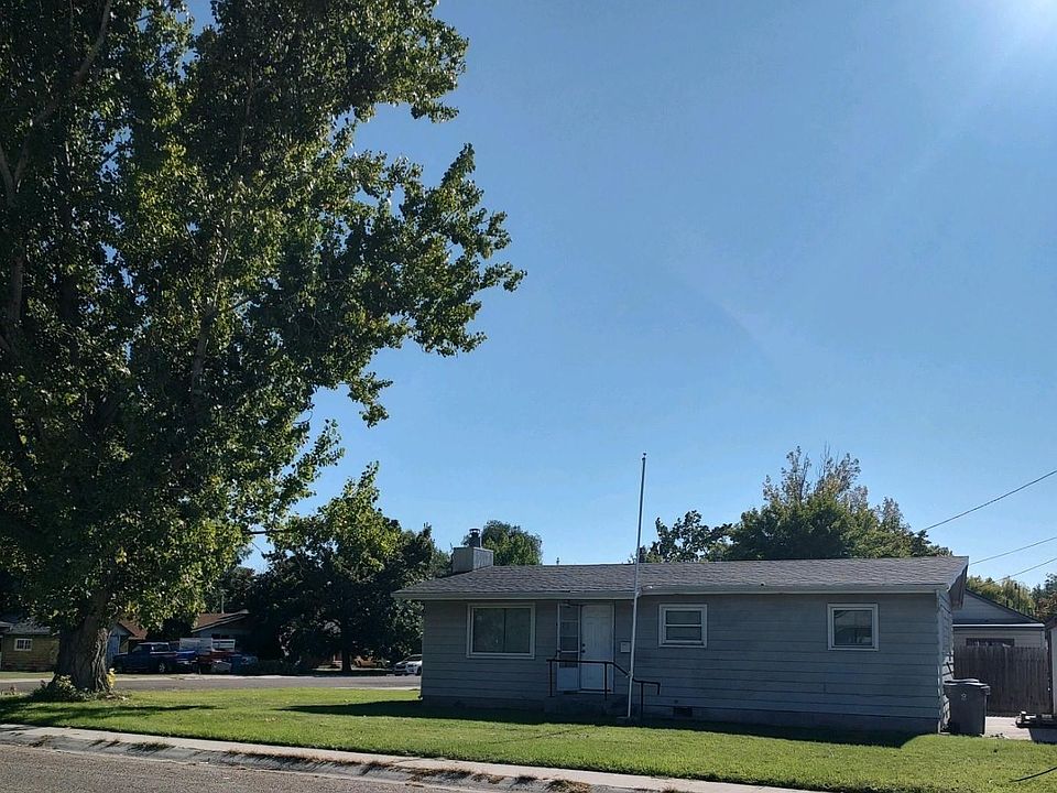 2nd image of 923 13th St S