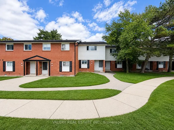 516 Sunnydale Pl #E, Waterloo, ON N2L 4T1