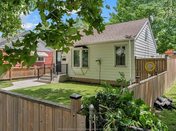 3685 Queen St, Windsor, ON N9C 1P1