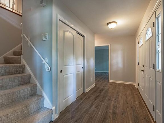 3rd image of 654 Flagstaff Dr
