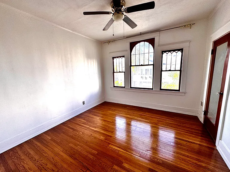 361 S Berendo St — Photo 8