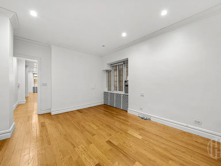26 E 63rd St #2C — Photo 4