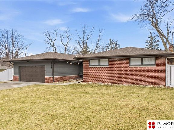 3rd image of 11825 Hickory Rd