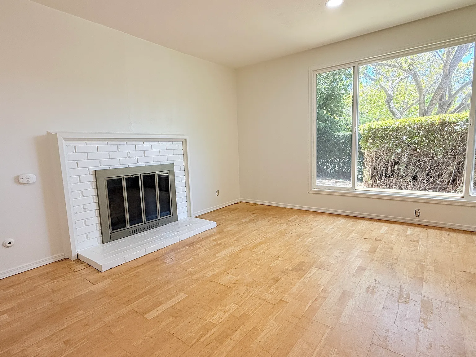 4 bed, 2.5 bath, 2000 sqft, $5,500 — Photo 4