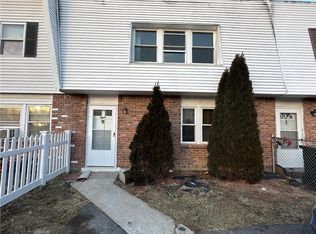 8 Whitman Ct, Middletown, NY 10941