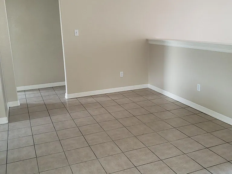 2001 Treasure Oaks Dr — Photo 5