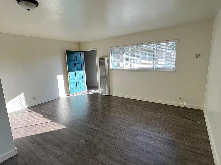 4129 El Camino Way #K — Photo 7