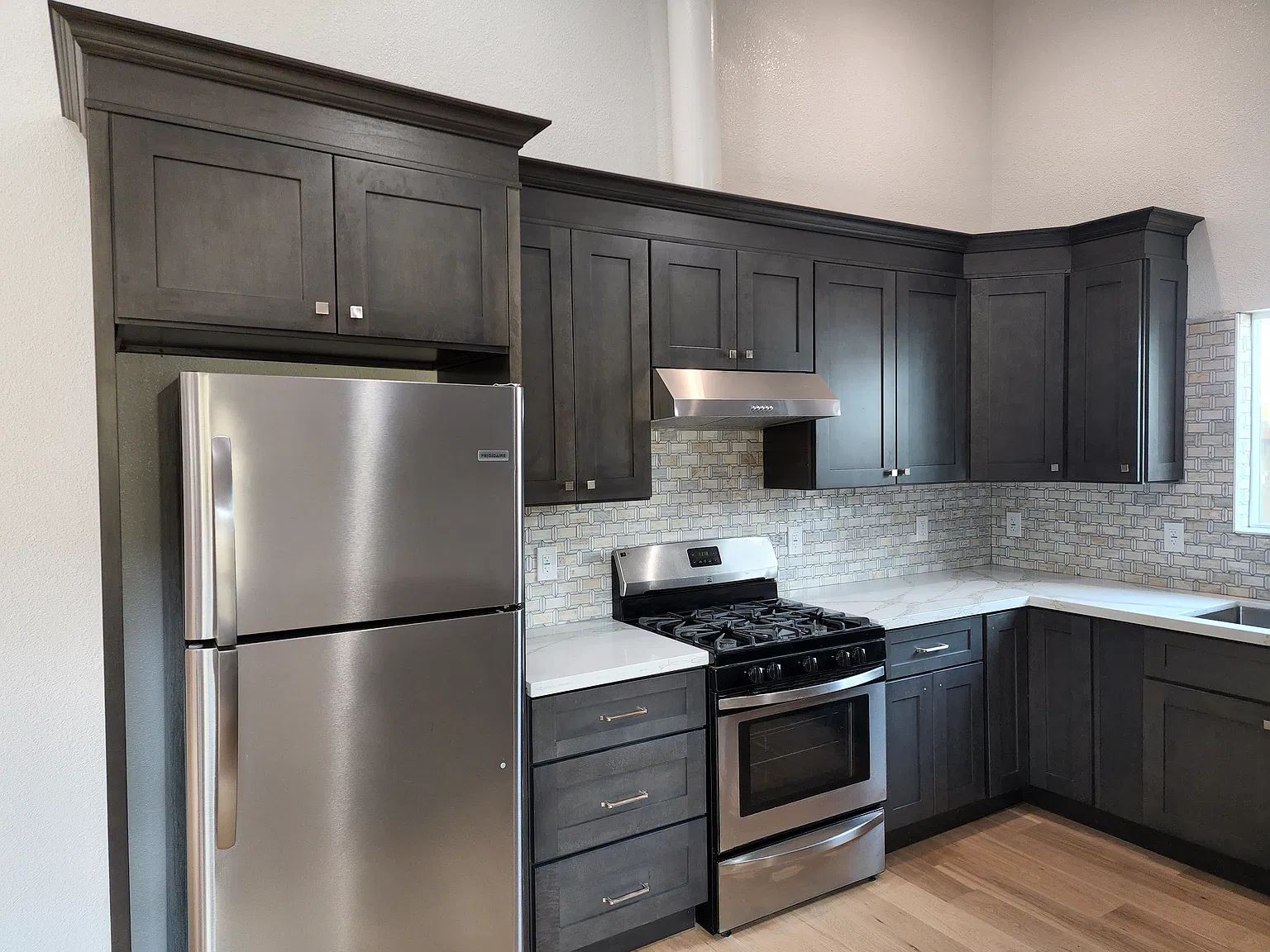 2 bed, 735 sqft, $3,050 — Photo 4